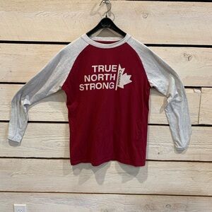 GGS LTD | Vintage Collection | Baseball Style “True North Strong” Shirt | Sz M